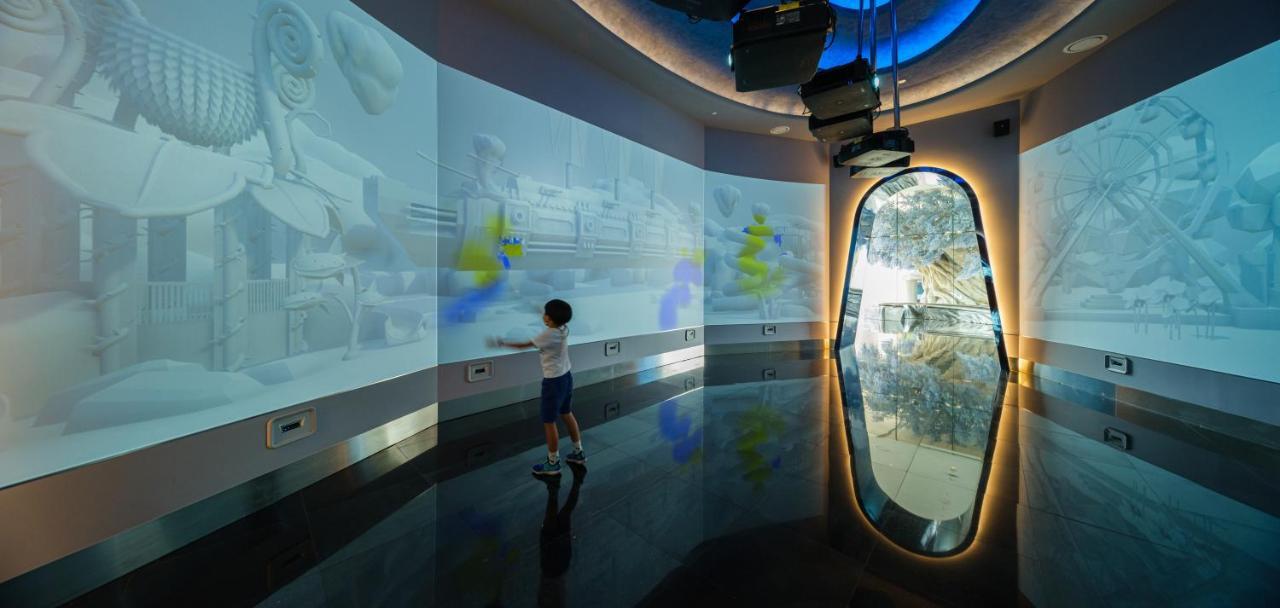 Grande Centre Point Space Pattaya Eksteriør bilde The "Discovery Zone"