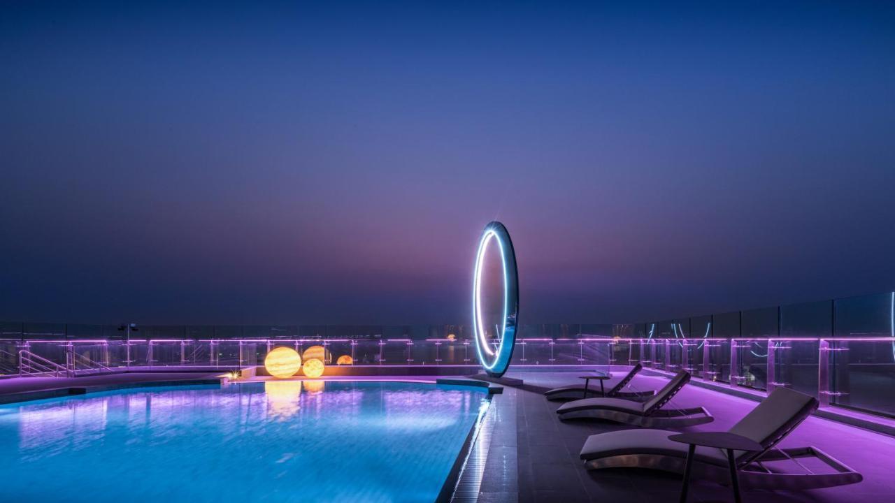 Grande Centre Point Space Pattaya Eksteriør bilde The Sky Pool at the InterContinental Belgrade