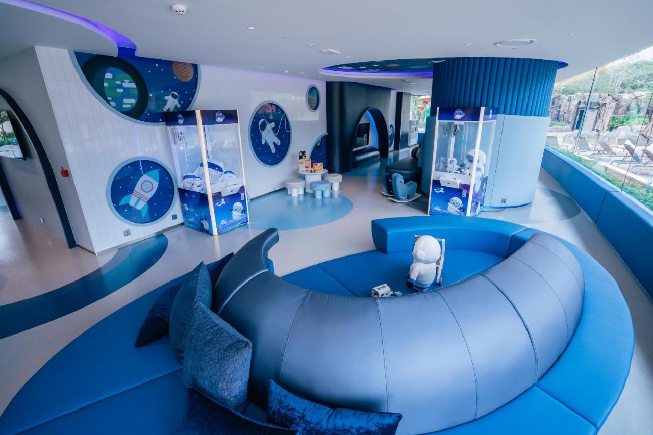 Grande Centre Point Space Pattaya Eksteriør bilde The interior of the Space and Astronomy Centre