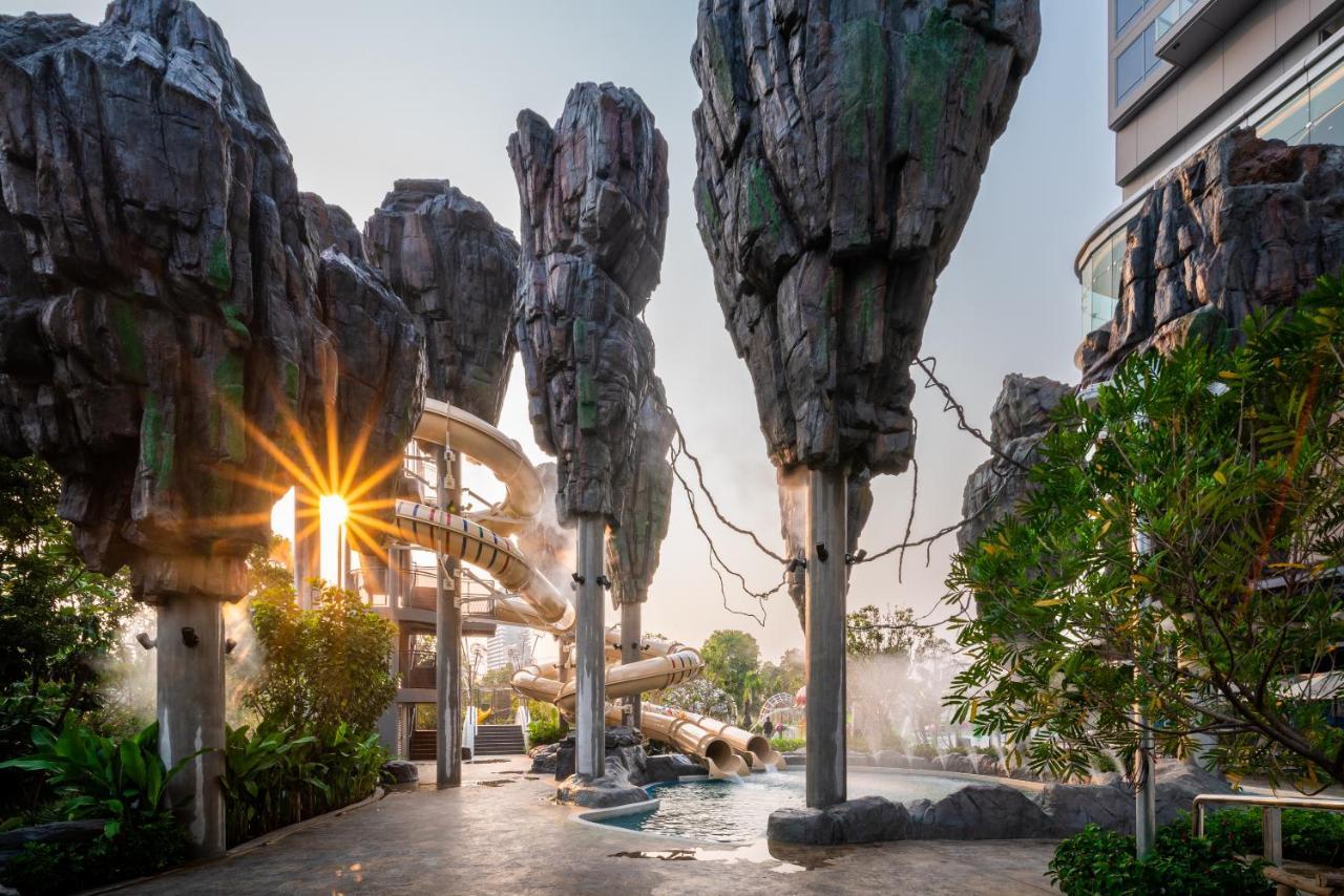 Grande Centre Point Space Pattaya Eksteriør bilde The Rock of Ages