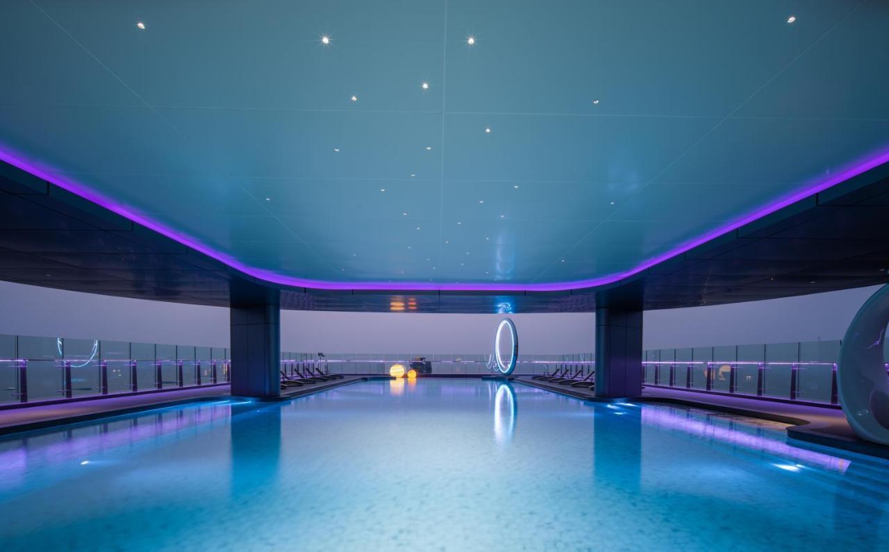 Grande Centre Point Space Pattaya Eksteriør bilde The pool at the 101 Sky Lounge