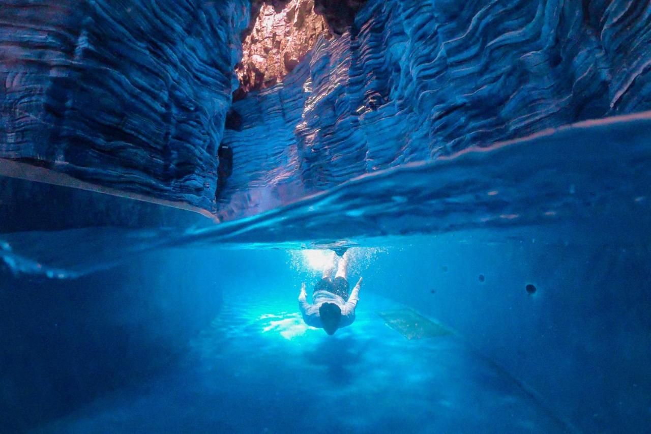 Grande Centre Point Space Pattaya Eksteriør bilde Cave diving